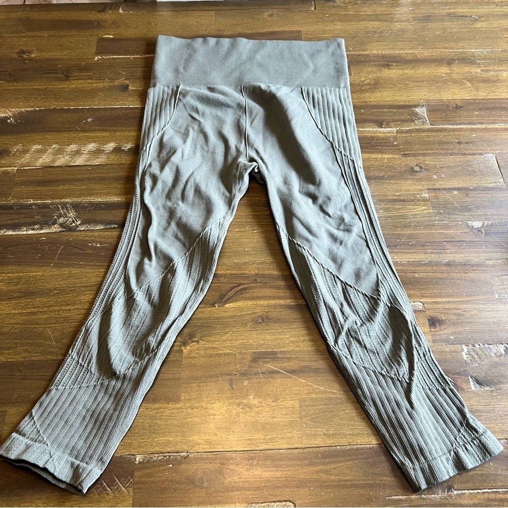 SAVVI Leggings Active Large Cropped Green Sage Textured L Spandex Compression